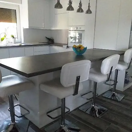 Riverside Plaza Βίλα *