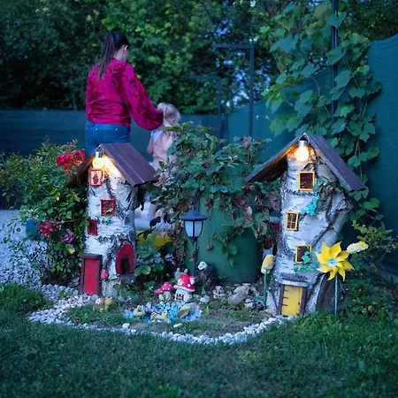 Βίλα Riverside Plaza *