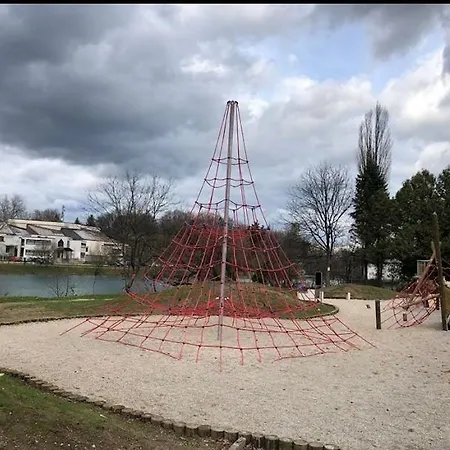 Riverside Plaza